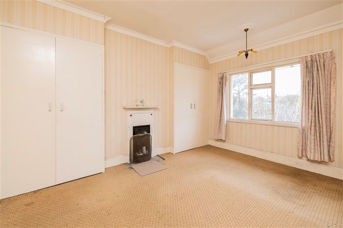 https://photos-a.propertyimages.ie/media/7/3/7/4912737/9cd6b186-f565-4aa1-beec-4131399a595d_l.jpg