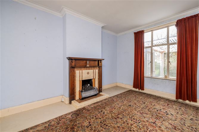 https://photos-a.propertyimages.ie/media/7/3/7/4912737/9cd6b186-f565-4aa1-beec-4131399a595d_l.jpg