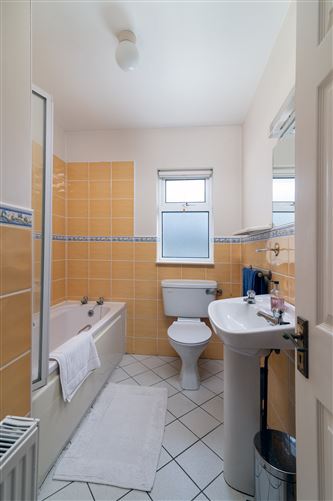 16 Riverside View, The Pines, Creagh, Ballinasloe, Galway