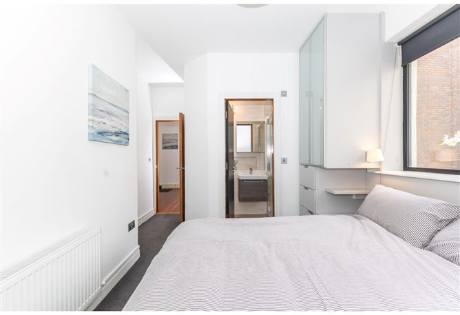 2, 51 Power's Court, Off Mount Street Crescent, South City Centre, Dublin 2