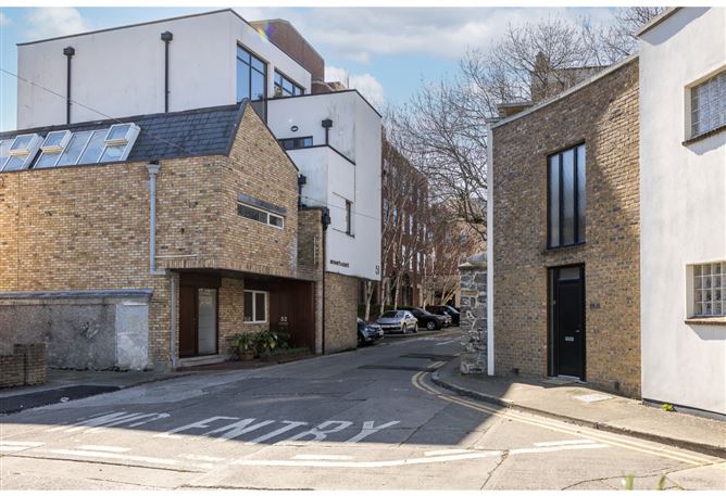 2, 51 Power's Court, Off Mount Street Crescent, South City Centre, Dublin 2