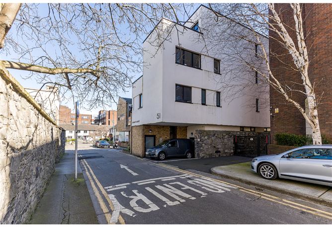 2, 51 Power's Court, Off Mount Street Crescent, South City Centre, Dublin 2