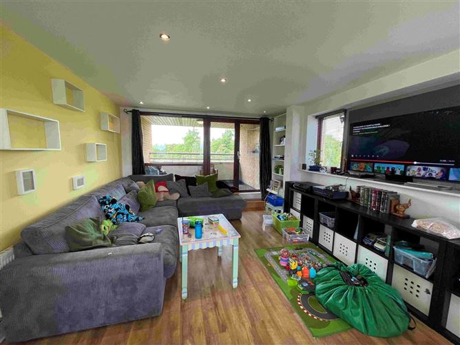 Castlegate Crescent, Adamstown, Co. Dublin