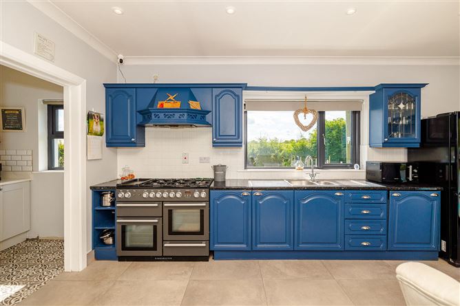 https://photos-a.propertyimages.ie/media/7/3/8/5010837/f936f1c8-cfd7-44a8-8153-27e0a1bf4295_l.jpg