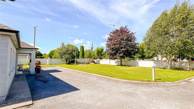 https://photos-a.propertyimages.ie/media/7/3/8/5010837/f936f1c8-cfd7-44a8-8153-27e0a1bf4295_l.jpg