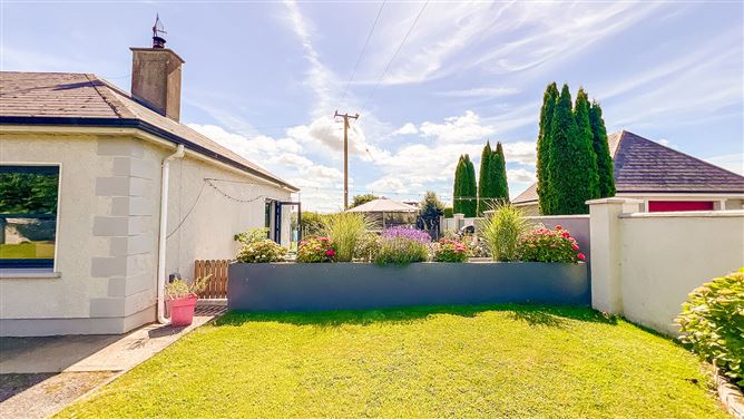 https://photos-a.propertyimages.ie/media/7/3/8/5010837/f936f1c8-cfd7-44a8-8153-27e0a1bf4295_l.jpg