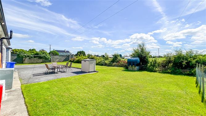https://photos-a.propertyimages.ie/media/7/3/8/5010837/f936f1c8-cfd7-44a8-8153-27e0a1bf4295_l.jpg