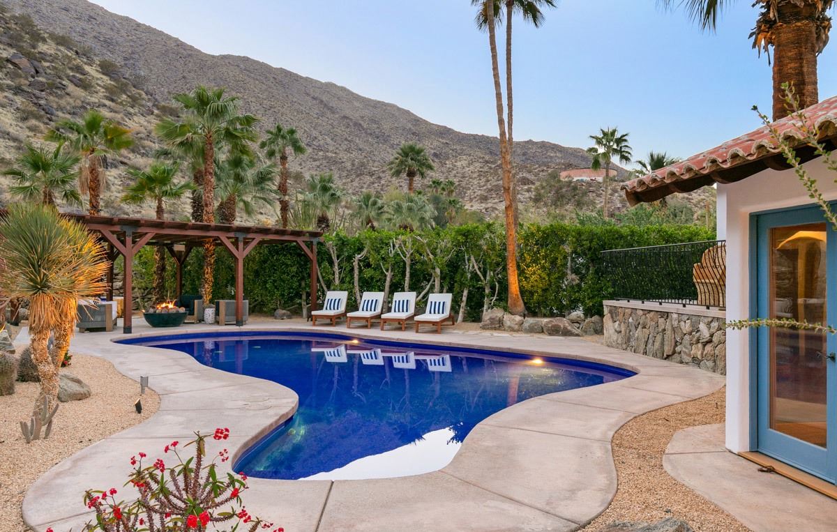 Photo 1 of 10 — Cobalt Starlight,Palm Springs,California,USA