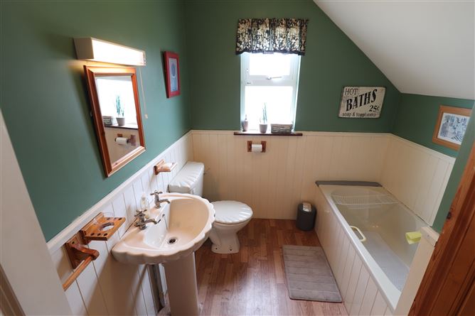 10 Ashgrove Meadows, Ballina, Tipperary