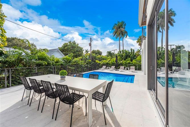 Photo 8 of 10 — Palm & Open Sky,Miami Shores,Florida,USA