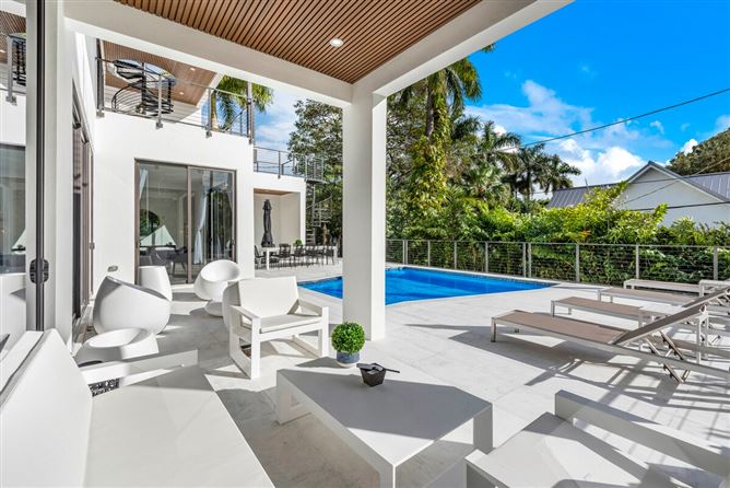 Photo 6 of 10 — Palm & Open Sky,Miami Shores,Florida,USA