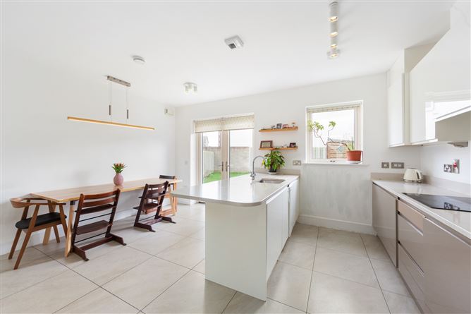 16 Shackleton Way, Lucan, Co. Dublin