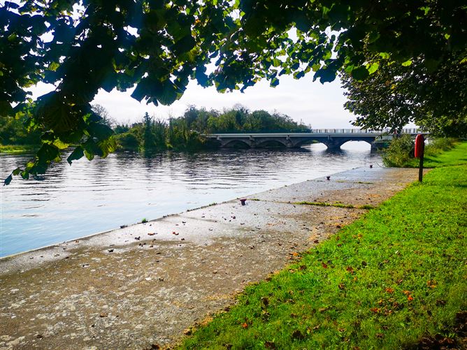 11 The Waterfront, Tarmonbarry, Roscommon