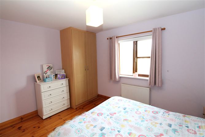 11 The Waterfront, Tarmonbarry, Roscommon