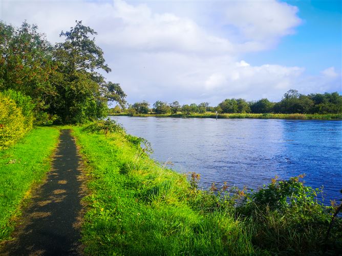 11 The Waterfront, Tarmonbarry, Roscommon
