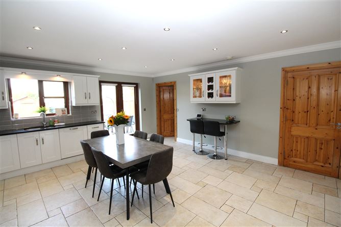 11 The Waterfront, Tarmonbarry, Roscommon