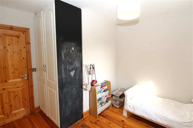 11 The Waterfront, Tarmonbarry, Roscommon