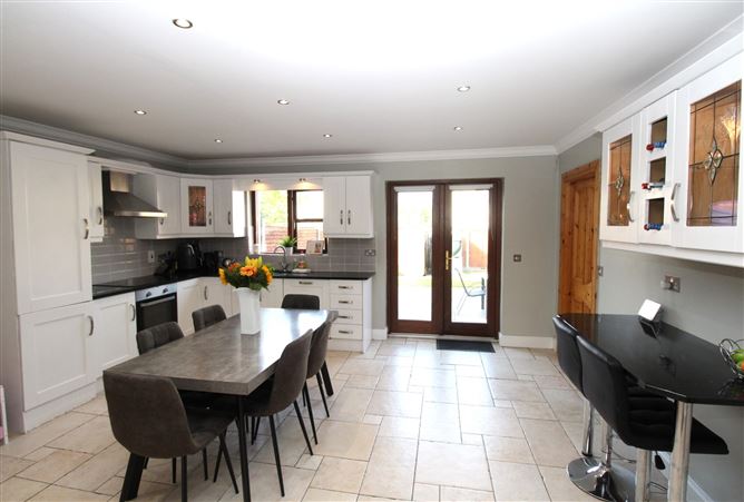 11 The Waterfront, Tarmonbarry, Roscommon