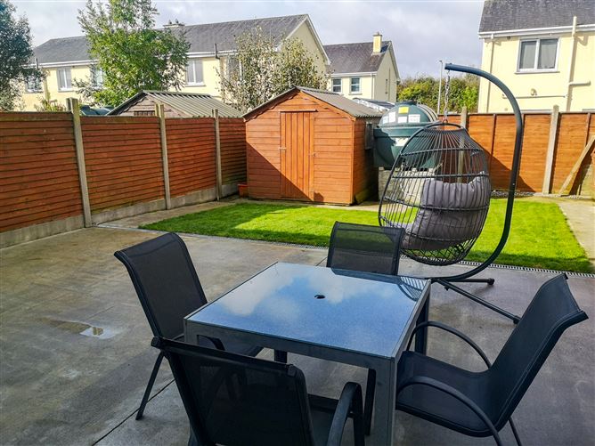 11 The Waterfront, Tarmonbarry, Roscommon