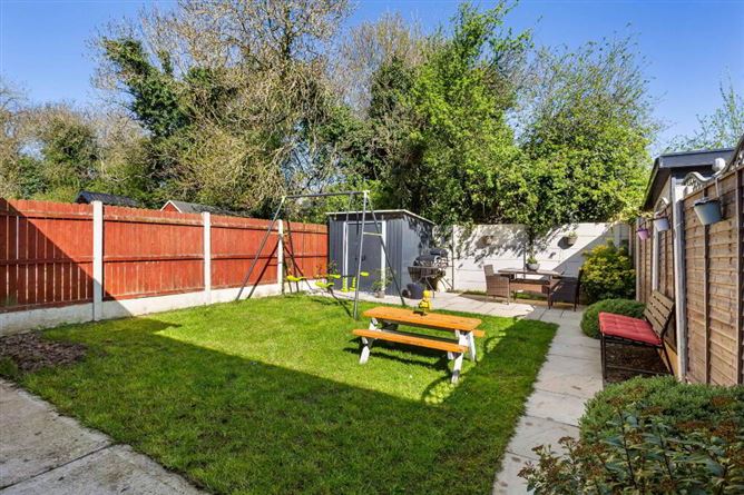 https://photos-a.propertyimages.ie/media/7/4/0/4996047/6003c669-c411-4633-b7dc-b5ee0aacb226_l.jpg