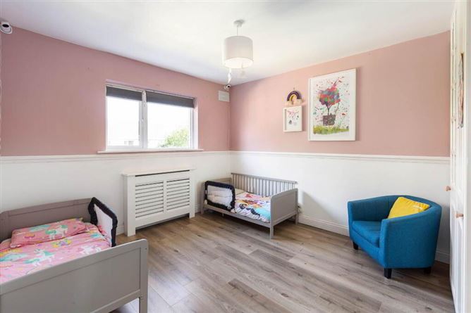 https://photos-a.propertyimages.ie/media/7/4/0/4996047/97cbaf3c-97b6-434d-b405-837764b4b337_l.jpg