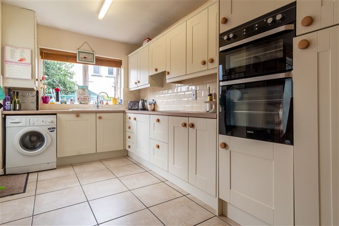 27 Wainsfort Manor Crescent, Terenure, Dublin 6W