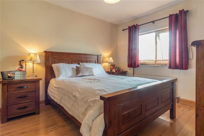 27 Wainsfort Manor Crescent, Terenure, Dublin 6W