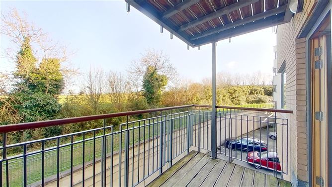 10 The Crescent, Carrickmines Manor, Carrickmines, Dublin 18