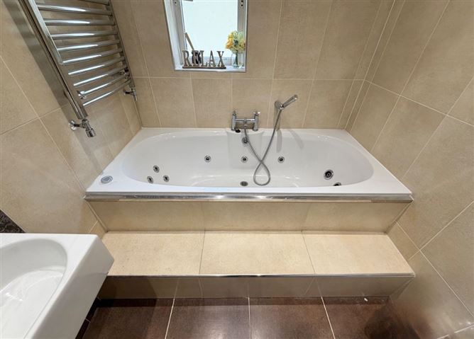 24 The Crescent. The Weir View, Kilkenny, Kilkenny