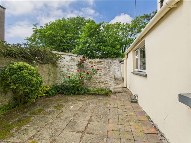 2 Rocklands, Pond Road, Tramore, Waterford
