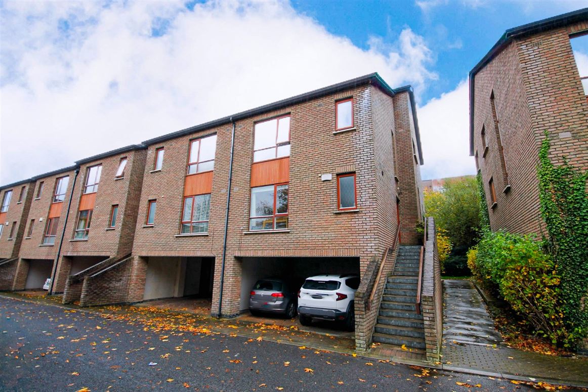 83 Hunters Green, Hunters Wood, Ballycullen, Dublin 24