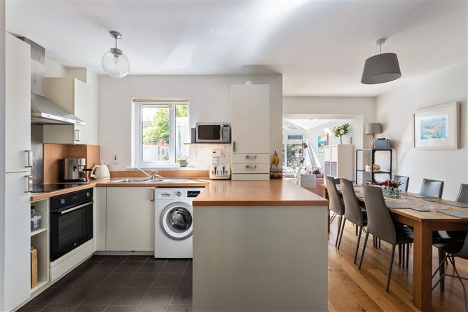 63 Grianan Fidh , Stepaside, Dublin 18