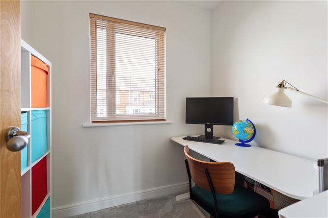 63 Grianan Fidh , Stepaside, Dublin 18