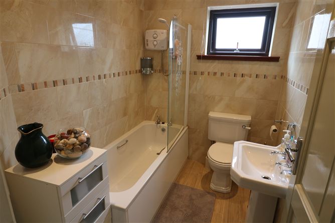 1 Ashgrove, Greenhill Village, Carrick-on-Suir, Tipperary
