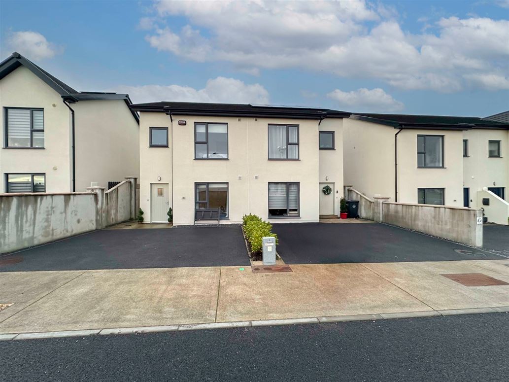 32 Gort Na Fuinse, Headford, Co. Galway.