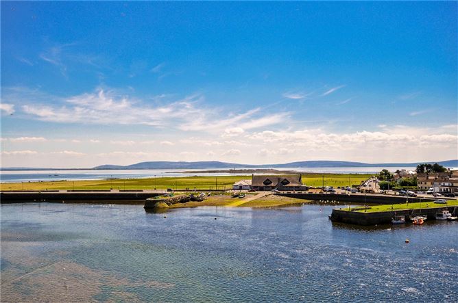 31 The Long Walk, Spanish Arch, Galway City