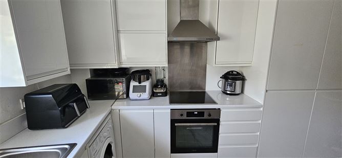 https://photos-a.propertyimages.ie/media/7/4/5/4952547/fa53f626-9a5f-45b1-954c-3dab7f560a46_l.jpg