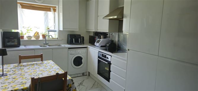 https://photos-a.propertyimages.ie/media/7/4/5/4952547/fa53f626-9a5f-45b1-954c-3dab7f560a46_l.jpg
