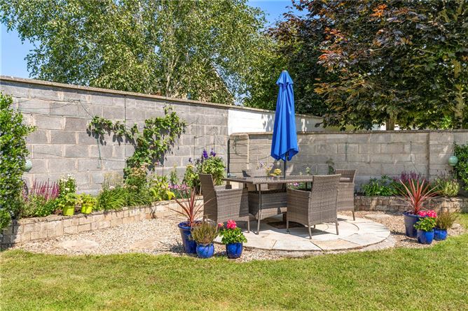 https://photos-a.propertyimages.ie/media/7/4/5/5009547/71cd7eb7-e8cb-485d-8fcb-ee2829f58c0d_l.jpg