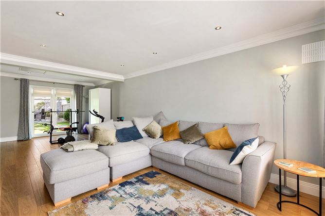 https://photos-a.propertyimages.ie/media/7/4/5/5009547/71cd7eb7-e8cb-485d-8fcb-ee2829f58c0d_l.jpg