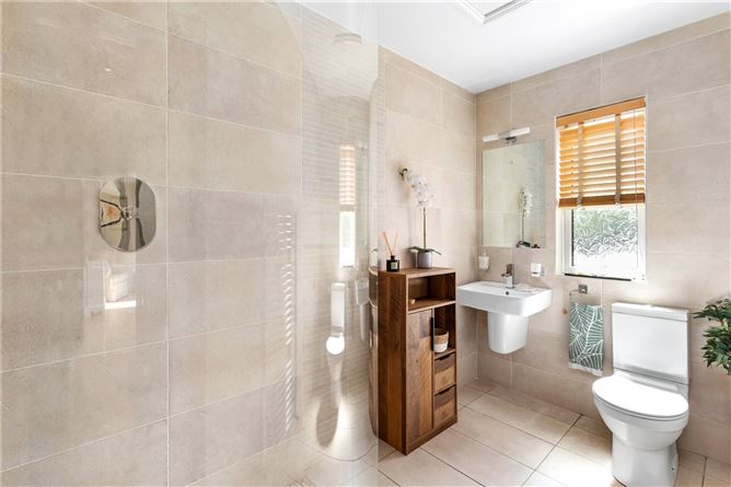 https://photos-a.propertyimages.ie/media/7/4/5/5009547/71cd7eb7-e8cb-485d-8fcb-ee2829f58c0d_l.jpg