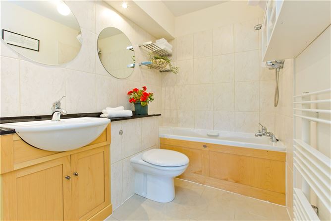 4 Le Hunt House, Brennanstown Square, Dublin 18