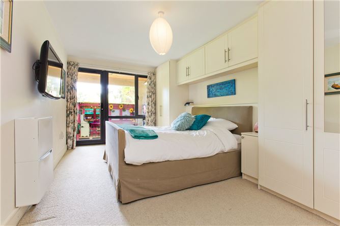 4 Le Hunt House, Brennanstown Square, Dublin 18