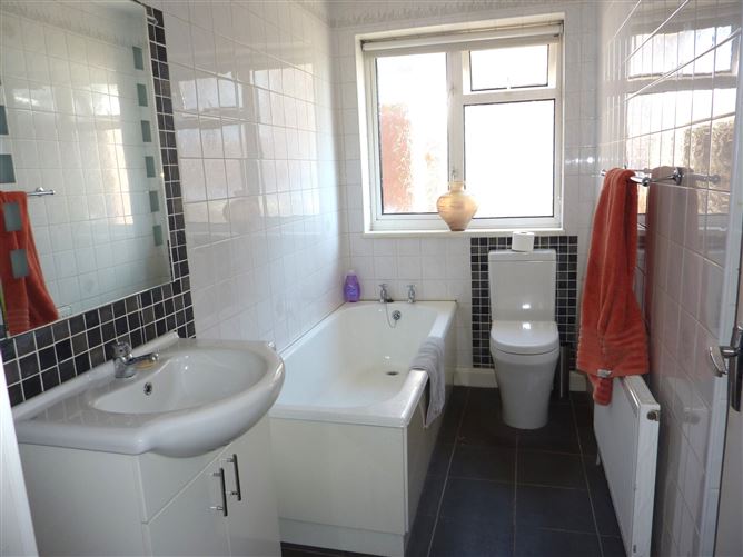9 Pinewoods, Newport Road, Westport, Co. Mayo