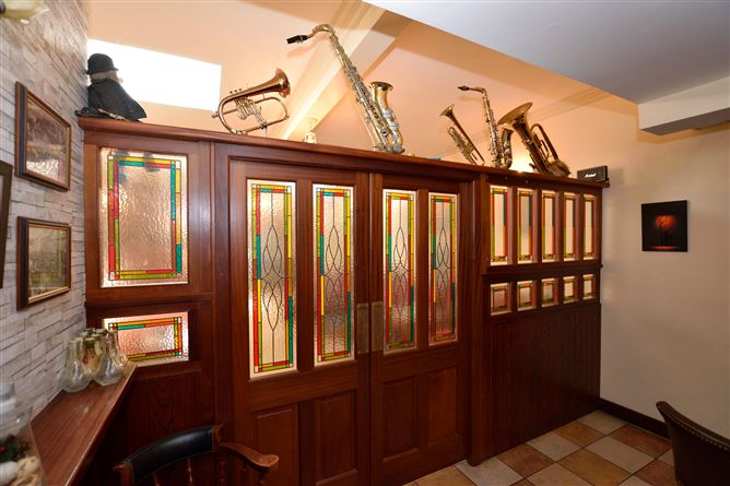 Fox's Bar & Restaurant, Main Street, Bailieborough, Cavan