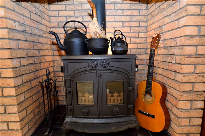 Fox's Bar & Restaurant, Main Street, Bailieborough, Cavan