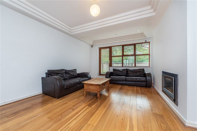 https://photos-a.propertyimages.ie/media/7/4/7/4956747/95c5765e-8d4e-4638-849f-06cf3c8199c9_l.jpg