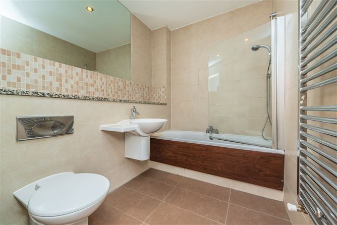 https://photos-a.propertyimages.ie/media/7/4/7/4956747/95c5765e-8d4e-4638-849f-06cf3c8199c9_l.jpg