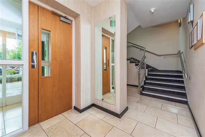 https://photos-a.propertyimages.ie/media/7/4/7/4956747/95c5765e-8d4e-4638-849f-06cf3c8199c9_l.jpg