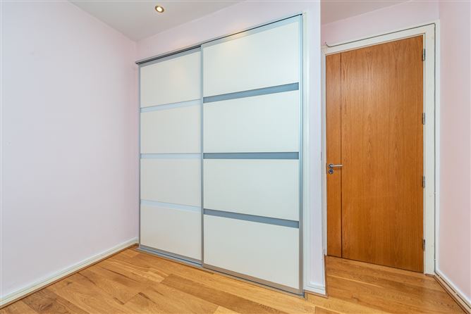 https://photos-a.propertyimages.ie/media/7/4/7/4956747/95c5765e-8d4e-4638-849f-06cf3c8199c9_l.jpg